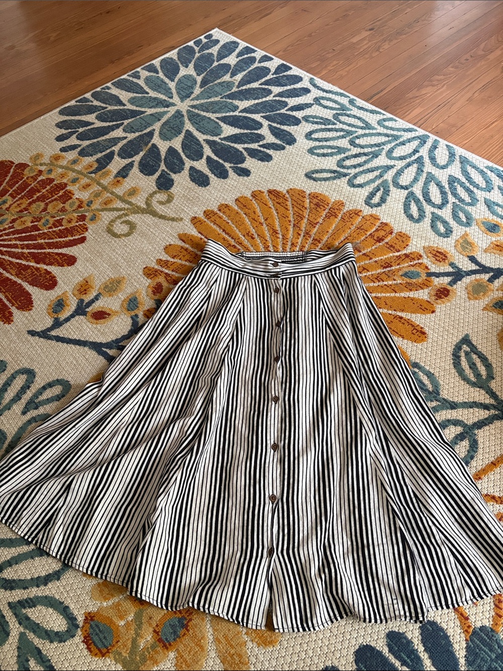 Universal Thread Black and White Striped Circle Skirt size Small